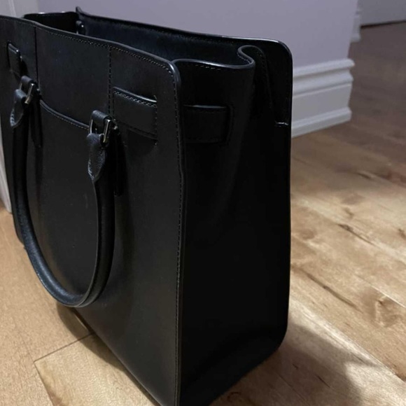 Michael kors medium sized structured purse - Picture 3 of 3